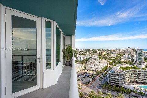 Condo in Miami Beach, Florida, 1 bedroom  № 2040596 - photo 18
