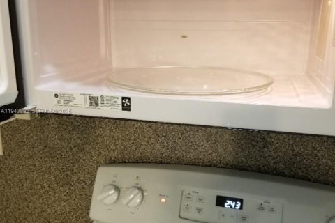 Condominio en alquiler en Homestead, Florida, 3 dormitorios, 109.81 m2 № 2059953 - foto 12