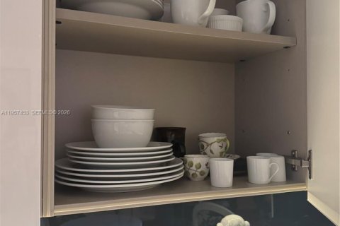 Condo in Miami, Florida, 1 bedroom  № 2011330 - photo 8