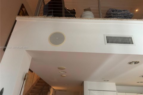 Condo in Miami, Florida, 1 bedroom  № 2011330 - photo 17