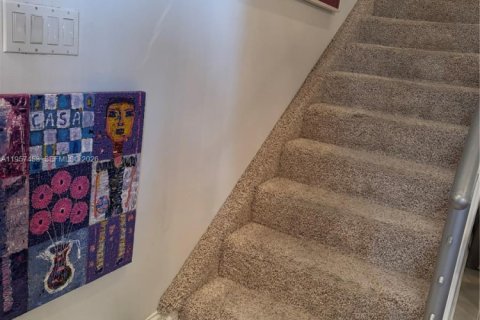 Condo in Miami, Florida, 1 bedroom  № 2011330 - photo 9