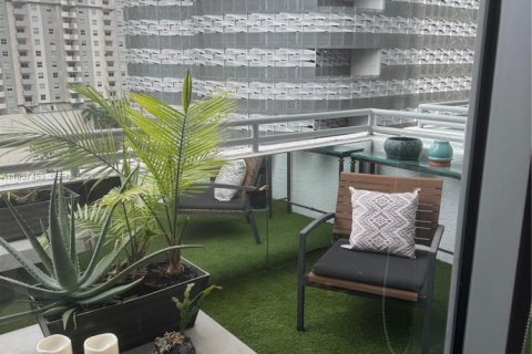 Condo in Miami, Florida, 1 bedroom  № 2011330 - photo 3