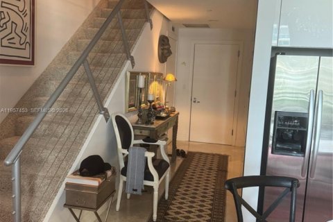 Condo in Miami, Florida, 1 bedroom  № 2011330 - photo 5