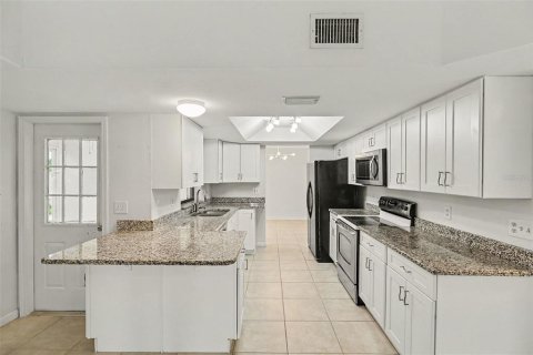 Купить виллу или дом в Мерритт-Айленд, Флорида 5 комнат, 217.95м2, № 2408758 - фото 8