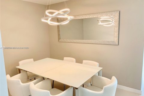 Condominio en alquiler en Miami, Florida, 2 dormitorios, 106 m2 № 2029970 - foto 8