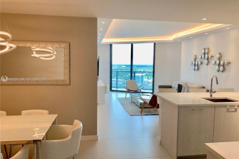 Condominio en alquiler en Miami, Florida, 2 dormitorios, 106 m2 № 2029970 - foto 4