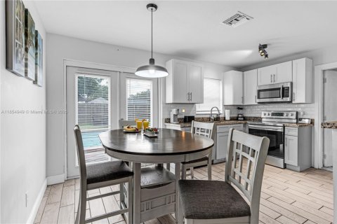 Villa ou maison à louer à Hollywood, Floride: 3 chambres, 115.48 m2 № 1962755 - photo 5