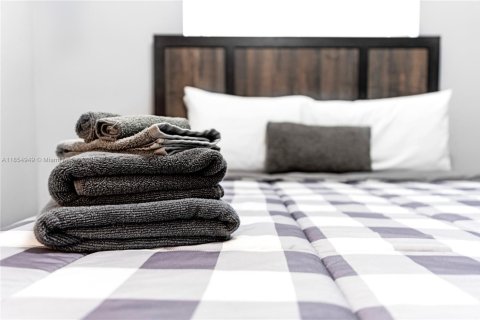 Villa ou maison à louer à Hollywood, Floride: 3 chambres, 115.48 m2 № 1962755 - photo 10