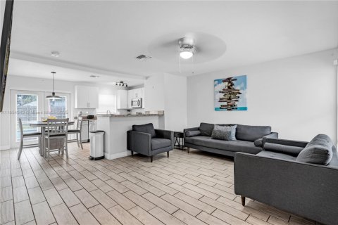 Villa ou maison à louer à Hollywood, Floride: 3 chambres, 115.48 m2 № 1962755 - photo 3