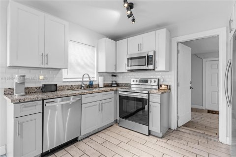 Villa ou maison à louer à Hollywood, Floride: 3 chambres, 115.48 m2 № 1962755 - photo 7