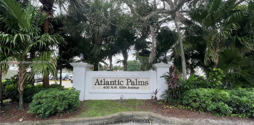 Кондоминиум с 2 спальнями в Маргит, Флорида № 1980282