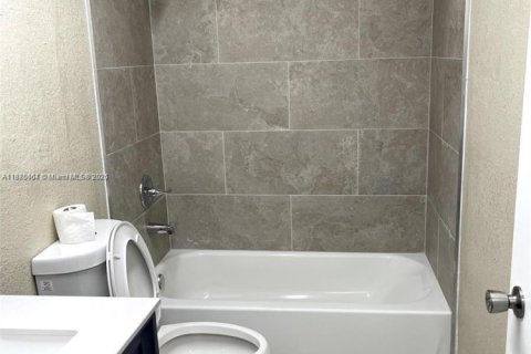 Купить кондоминиум в Маргит, Флорида 2 спальни, 91.97м2, № 1980282 - фото 11