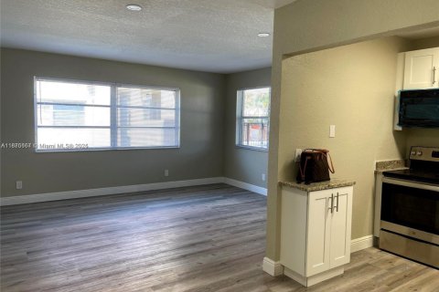 Купить кондоминиум в Маргит, Флорида 2 спальни, 91.97м2, № 1980282 - фото 5