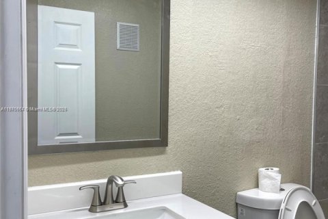 Купить кондоминиум в Маргит, Флорида 2 спальни, 91.97м2, № 1980282 - фото 12