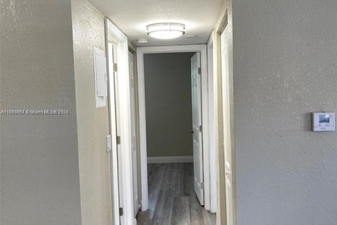 Купить кондоминиум в Маргит, Флорида 2 спальни, 91.97м2, № 1980282 - фото 10