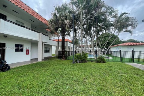 Купить кондоминиум в Маргит, Флорида 2 спальни, 91.97м2, № 1980282 - фото 2