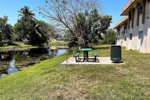 Купить кондоминиум в Маргит, Флорида 2 спальни, 91.97м2, № 1980282 - фото 17