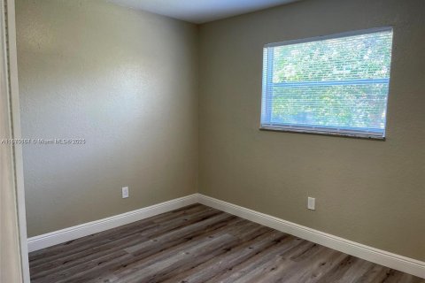 Купить кондоминиум в Маргит, Флорида 2 спальни, 91.97м2, № 1980282 - фото 13