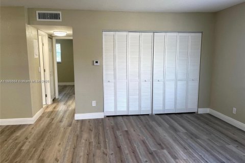 Купить кондоминиум в Маргит, Флорида 2 спальни, 91.97м2, № 1980282 - фото 9