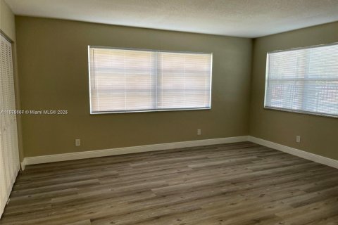 Купить кондоминиум в Маргит, Флорида 2 спальни, 91.97м2, № 1980282 - фото 8