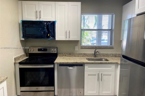 Купить кондоминиум в Маргит, Флорида 2 спальни, 91.97м2, № 1980282 - фото 6