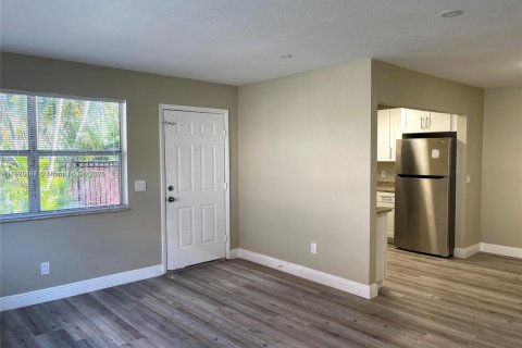 Купить кондоминиум в Маргит, Флорида 2 спальни, 91.97м2, № 1980282 - фото 4