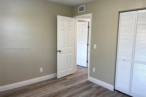 Купить кондоминиум в Маргит, Флорида 2 спальни, 91.97м2, № 1980282 - фото 14