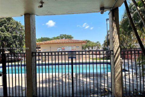 Купить кондоминиум в Маргит, Флорида 2 спальни, 91.97м2, № 1980282 - фото 16