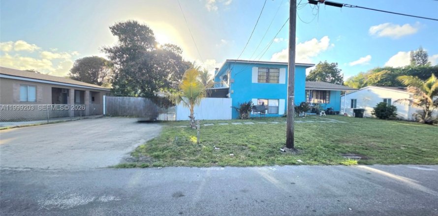 Immobilier commercial à Hallandale Beach, Floride 203.92 m2 № 2256334