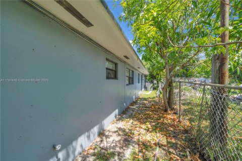 Propiedad comercial en venta en Miami, Florida, 189.24 m2 № 1746258 - foto 8