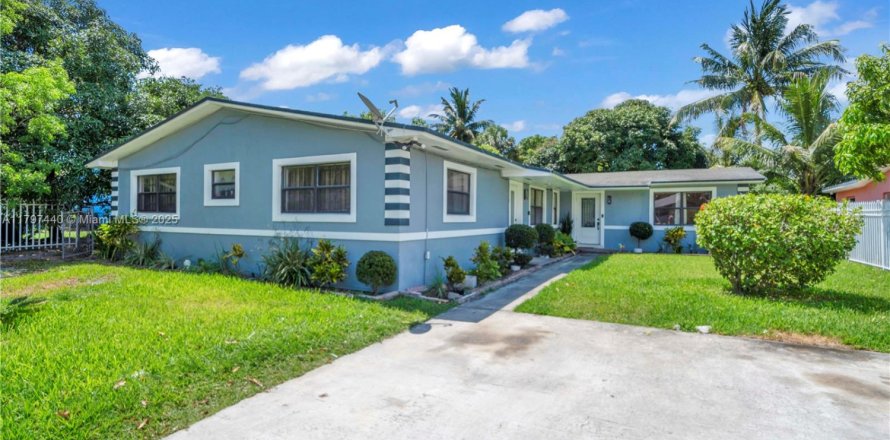 Propiedad comercial en Miami, Florida 189.24 m2 № 1746258