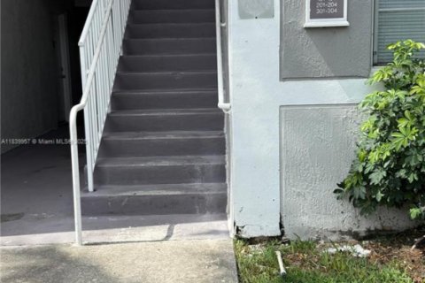 Copropriété à vendre à Pembroke Pines, Floride: 2 chambres, 98.29 m2 № 1960659 - photo 15