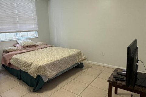 Copropriété à vendre à Pembroke Pines, Floride: 2 chambres, 98.29 m2 № 1960659 - photo 19