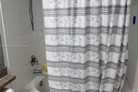 Copropriété à vendre à Pembroke Pines, Floride: 2 chambres, 98.29 m2 № 1960659 - photo 25