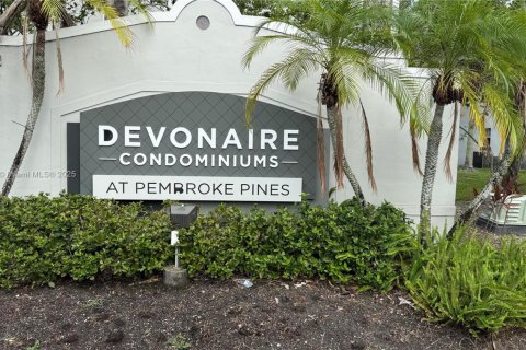 Copropriété à vendre à Pembroke Pines, Floride: 2 chambres, 98.29 m2 № 1960659 - photo 18