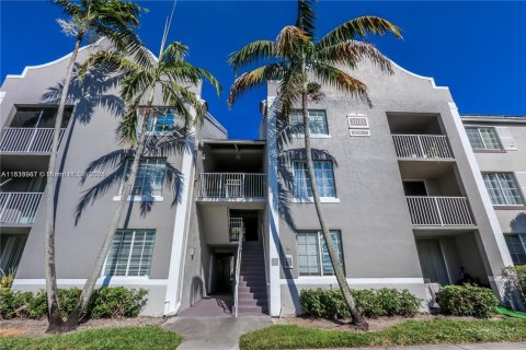 Copropriété à vendre à Pembroke Pines, Floride: 2 chambres, 98.29 m2 № 1960659 - photo 1