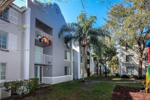 Copropriété à vendre à Pembroke Pines, Floride: 2 chambres, 98.29 m2 № 1960659 - photo 2