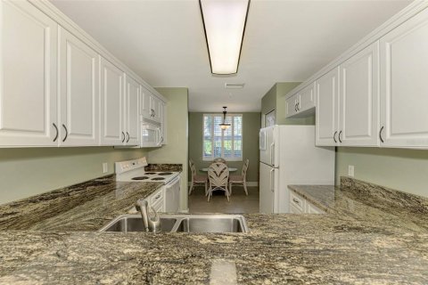 Condo in Sarasota, Florida, 2 bedrooms  № 1530343 - photo 17