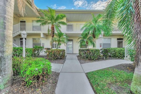 Condo in Sarasota, Florida, 2 bedrooms  № 1530343 - photo 1