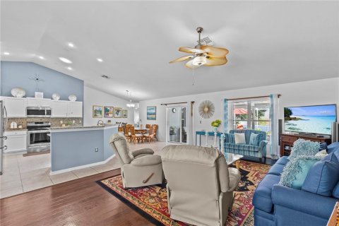 House in Spring Hill, Florida 5 bedrooms, 249.81 sq.m. № 1853116 - photo 16