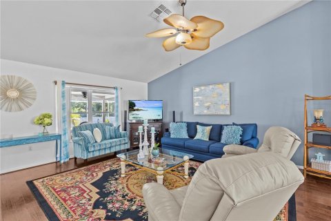 House in Spring Hill, Florida 5 bedrooms, 249.81 sq.m. № 1853116 - photo 20