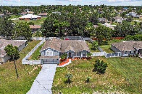 House in Spring Hill, Florida 5 bedrooms, 249.81 sq.m. № 1853116 - photo 5