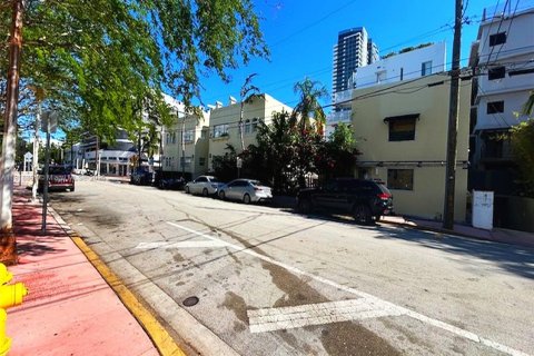 Commercial property in Miami Beach, Florida № 1974083 - photo 2