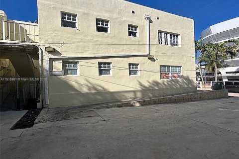 Commercial property in Miami Beach, Florida № 1974083 - photo 7