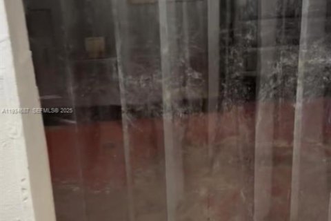 Купить коммерческую недвижимость в Хайалиа, Флорида № 2035674 - фото 4