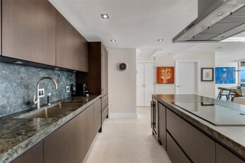 Снять в аренду кондоминиум в Майами-Бич, Флорида 3 спальни, 252.42м2, № 1865335 - фото 9