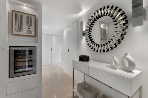 Снять в аренду кондоминиум в Майами-Бич, Флорида 3 спальни, 252.42м2, № 1865335 - фото 27