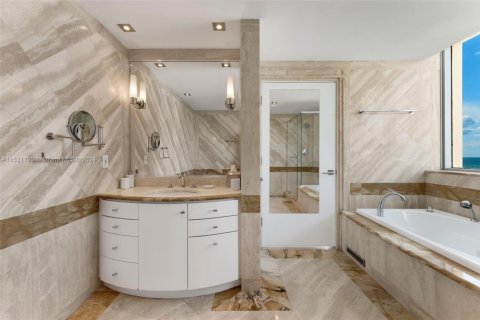 Снять в аренду кондоминиум в Майами-Бич, Флорида 3 спальни, 252.42м2, № 1865335 - фото 17