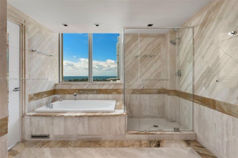 Снять в аренду кондоминиум в Майами-Бич, Флорида 3 спальни, 252.42м2, № 1865335 - фото 16