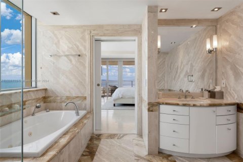 Снять в аренду кондоминиум в Майами-Бич, Флорида 3 спальни, 252.42м2, № 1865335 - фото 21